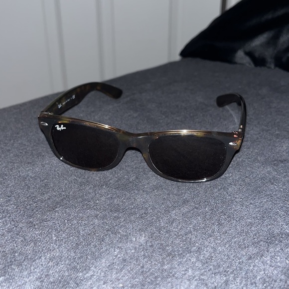 Ray-Ban New Wayfarer Bicolor Tortoise Sunglasses - Picture 5 of 8